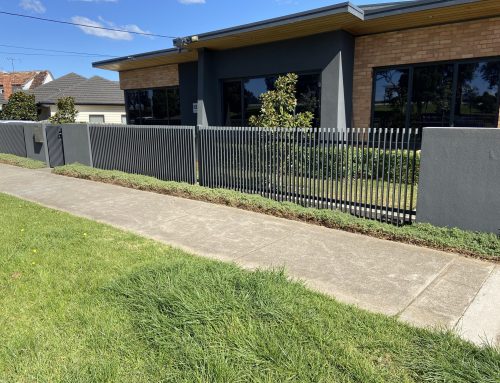 Melbourne Homeowners Trusting Local Fencing Contractors